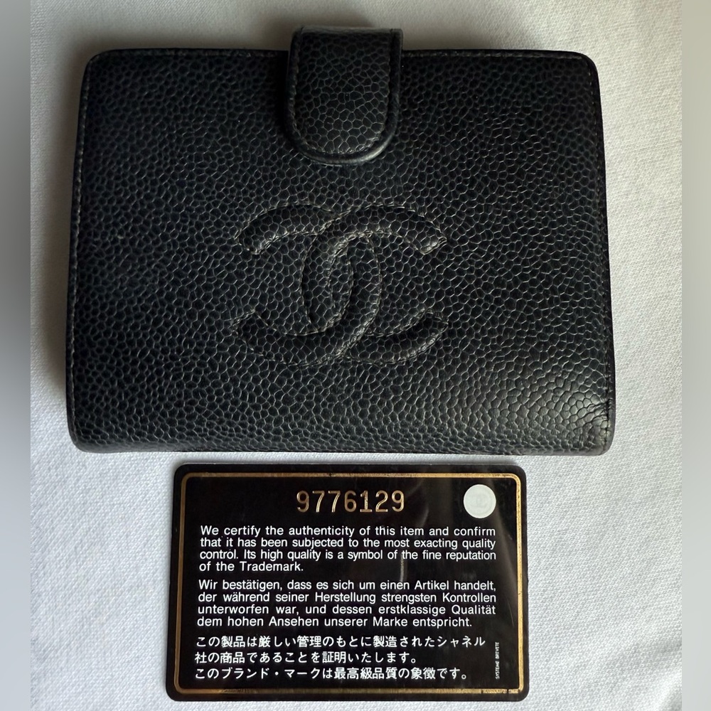 AUTHENTIC CHANEL CAVIAR SKIN BI-FOLD WALLET